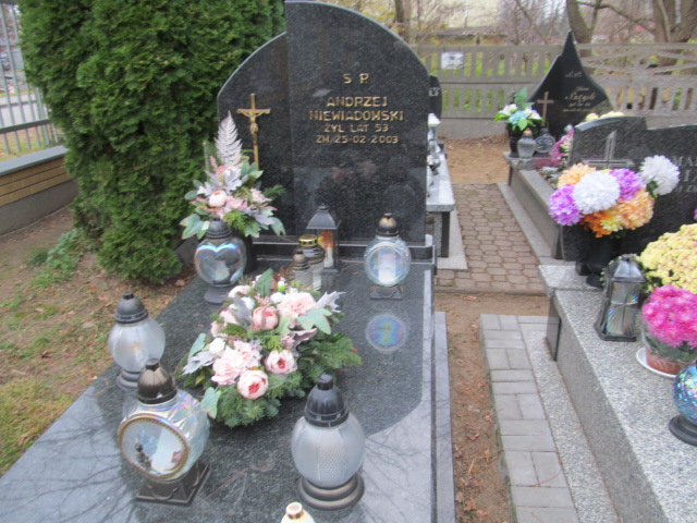 Grób Andrzej Niewiadomski
